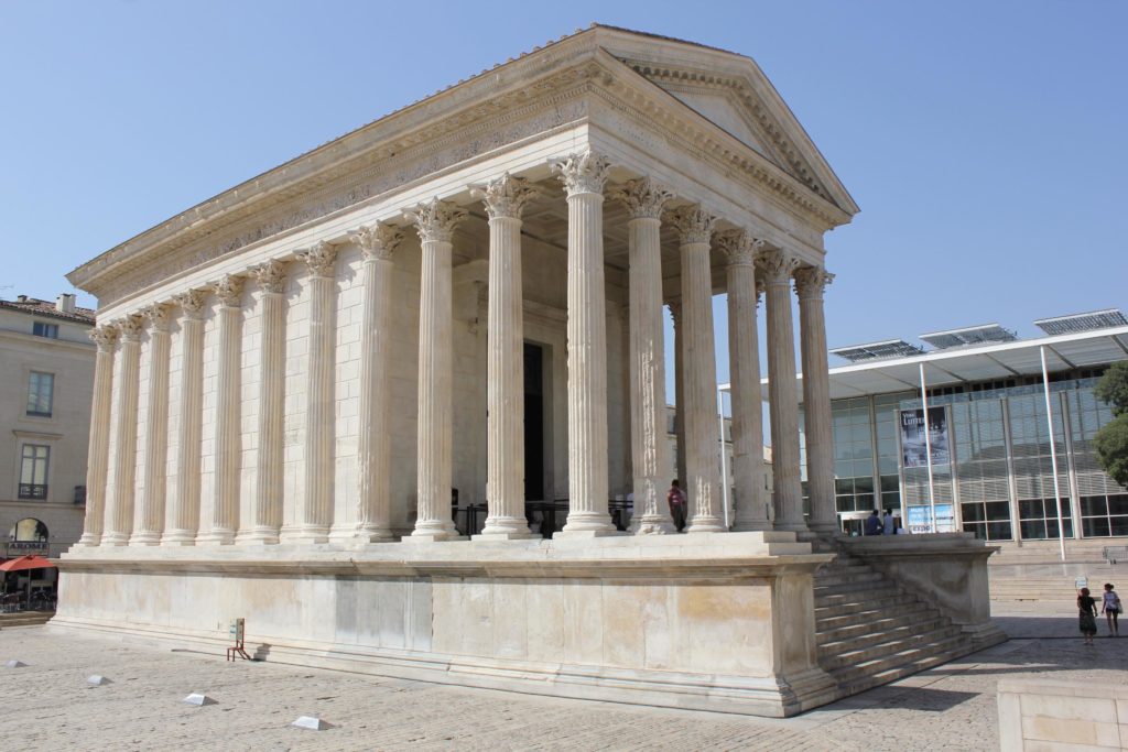 Maison Carrée Nîmes - Patrimoine - l'Ostal